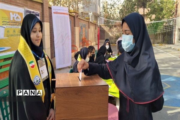 برگزاری انتخابات شورای دانش‌آموزی درآموزشگاه شهید‌زارع ناحیه ۳ کرج