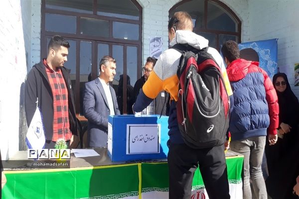 برگزاری انتخابات شورای دانش‌آموزی در مدارس فیروزکوه