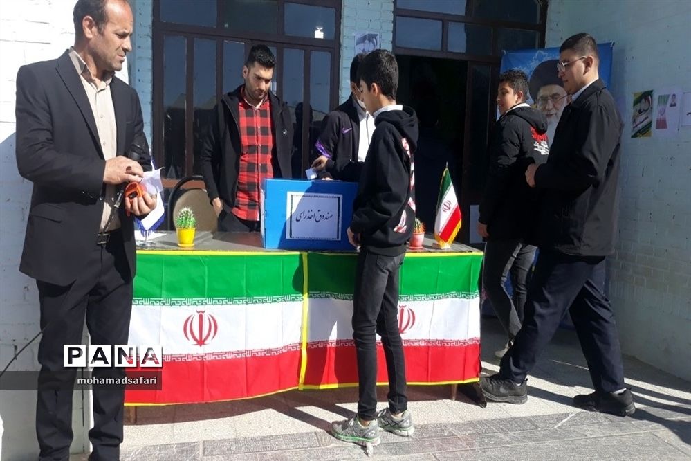 برگزاری انتخابات شورای دانش‌آموزی در مدارس فیروزکوه
