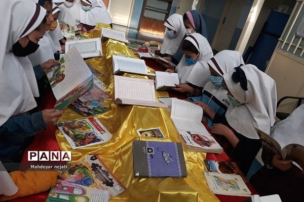 نمایشگاه دوستانه کتاب در دبستان حضرت زهرا(س)۲ رودهن