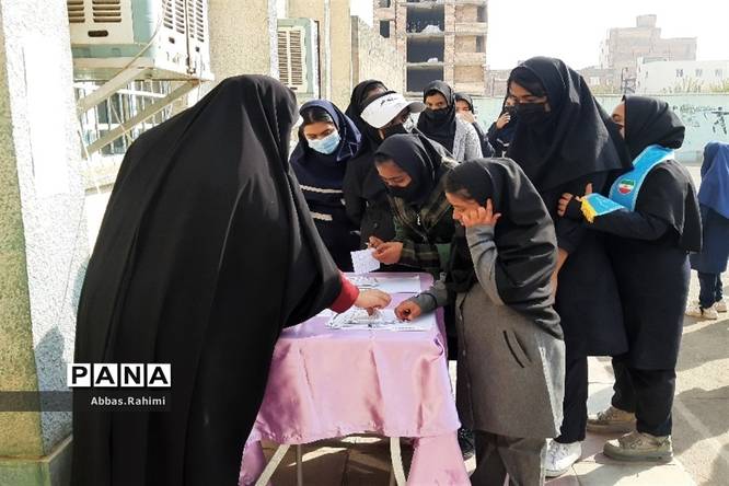 انتخابات شورای دانشآموزی مدرسه شهدای فرونآباد پاکدشت