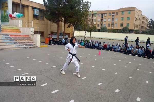 افتتاحیه المپیاد ورزشی درون مدرسه‌ای در مدرسه حجاب