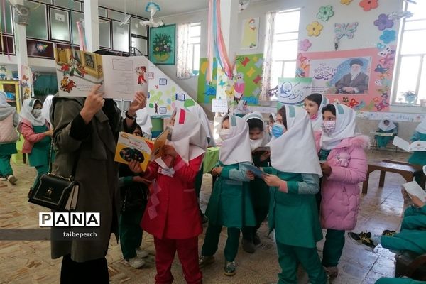 نمایشگاه کتاب به‌مناسبت هفته کتاب و کتابخوانی در کانون فرهنگی تربیتی شهید‌بهشتی فیروزکوه