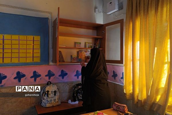 برگزاری ویژه‌برنامه‌ گرامیداشت هفته کتاب و کتابخوانی در دبستان گل‌های بهشت فیروزکوه