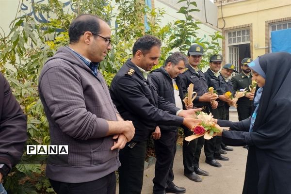 دیدار معتمدین و اعضای کانون فرهنگی هنری شهدا مسجد ترک آباد با کارکنان کلانتری ۱۳ علوی کاشان