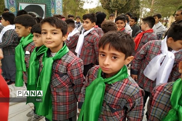 اجرای سرود رفیق شهیدم توسط دانش‌آموزان پسر مدارس شهرستان شاهین‌شهر