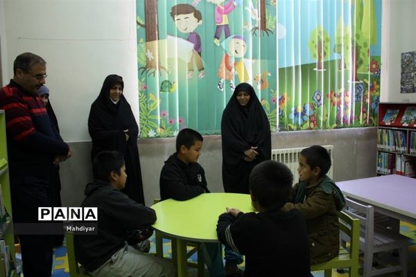 بازدید مدیر آموزش و پرورش جوادآباد از کتابخانه امام خمینی (ره)