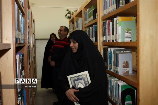 بازدید مدیر آموزش و پرورش جوادآباد از کتابخانه امام خمینی (ره)