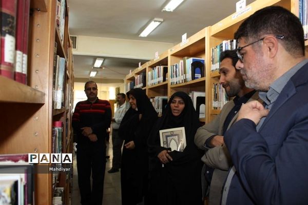 بازدید مدیر آموزش و پرورش جوادآباد از کتابخانه امام خمینی (ره)