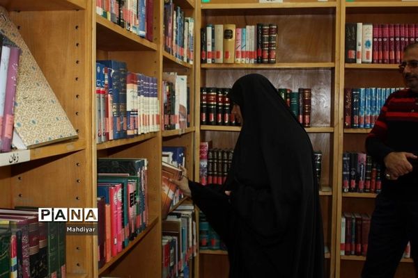 بازدید مدیر آموزش و پرورش جوادآباد از کتابخانه امام خمینی (ره)