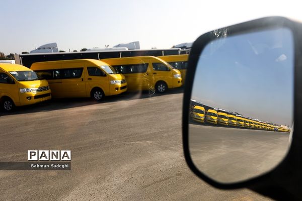 رونمایی از تاکسی‌ ون‌های جدید شهرداری تهران