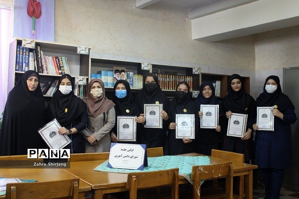 برگزاری اولین جلسه هدفمند شورای دانش‌آموزی در دبیرستان حکمت بهارستان دو