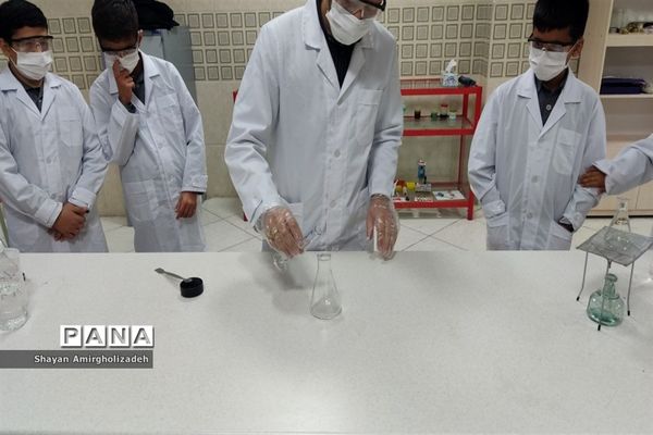 راه‌اندازی آزمایشگاه علوم در مدرسه فرهنگیان شهرستان قرچک