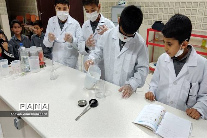 راهاندازی آزمایشگاه علوم در مدرسه فرهنگیان شهرستان قرچک