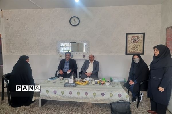 بازدید مسئولان سوادآموزی از اجرای طرح کمیساریا در مدرسه شهید‌قدرت بیگلو