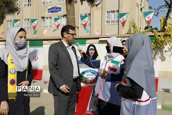 آیین نمادین انتخابات شورای دانش‌آموزی در دبیرستان فرزانگان