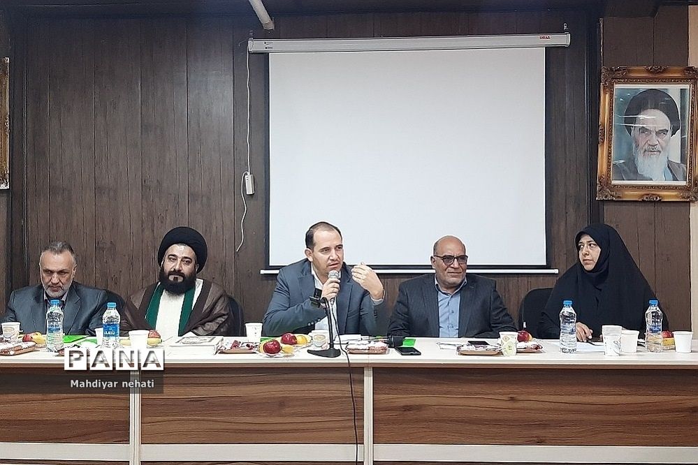 برگزاری شورای تخصصی موسسان مدارس غیردولتی قطب ۵ شرق تهران در رودهن