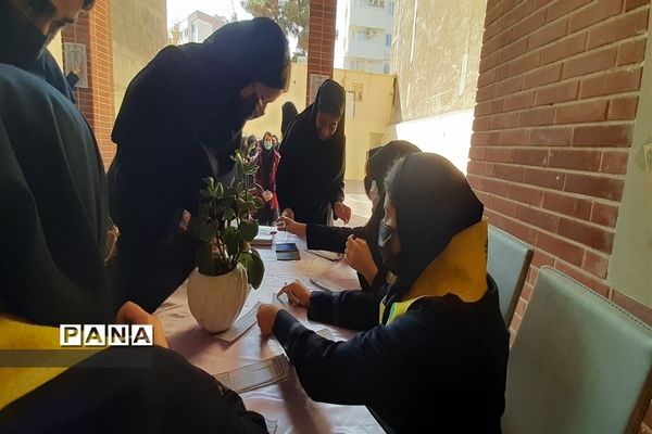 انتخابات شورای دانش‌آموزی در آموزشگاه حضرت معصومه(س)