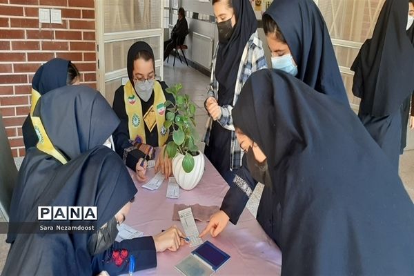 انتخابات شورای دانش‌آموزی در آموزشگاه حضرت معصومه(س)