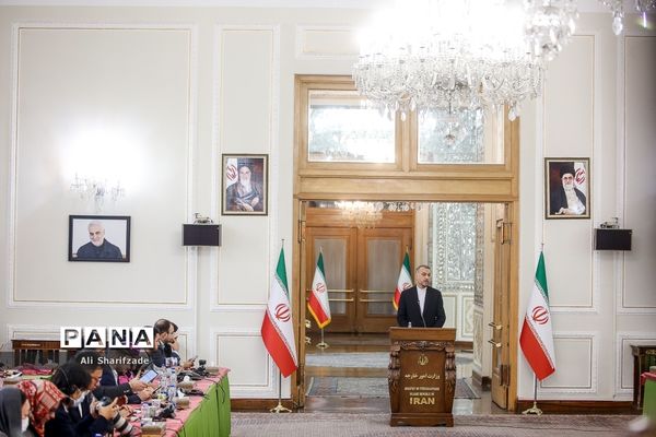 نشست خبری وزیر امور خارجه