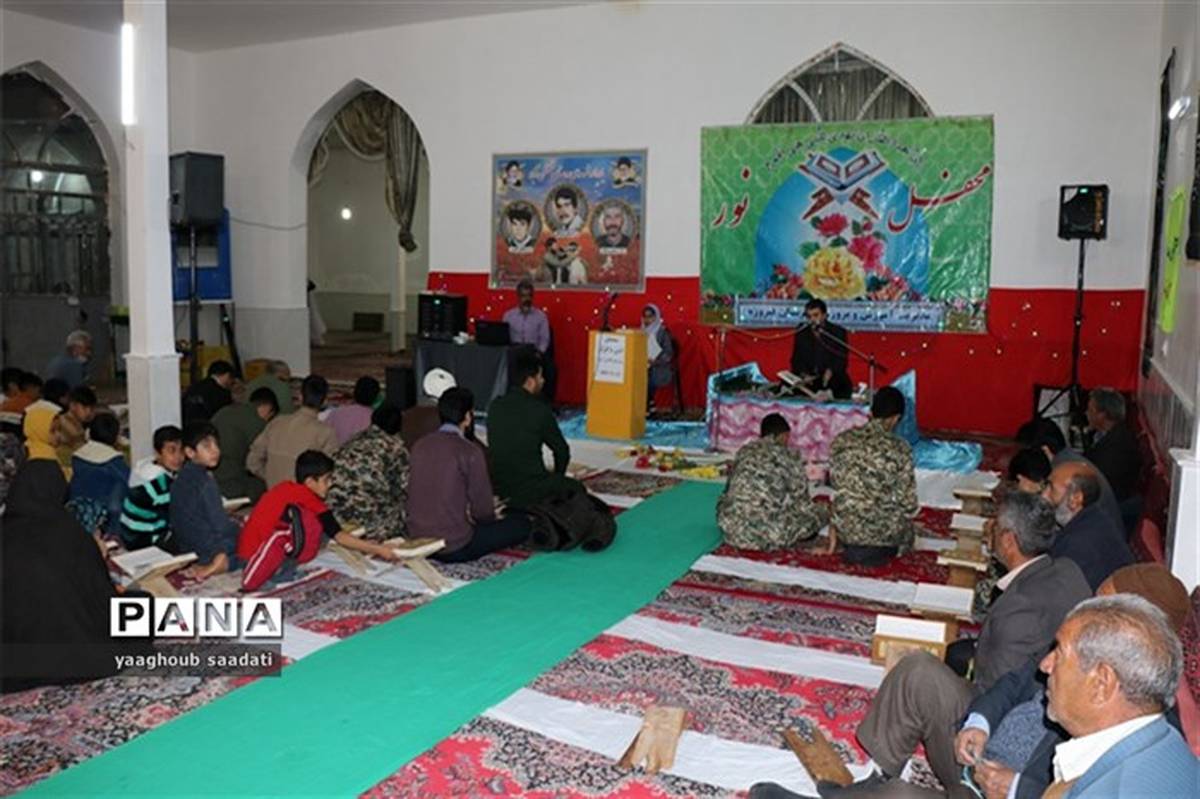 برگزاری محفل اُنس  با قرآن کریم در روستای گلشن آباد فیروزه