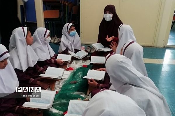 برگزاری محفل انس با قرآن در مدارس رودهن