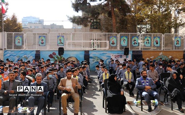 آیین نمادین انتخابات شورای دانش‌آموزی ناحیه ۳ مشهد/فیلم