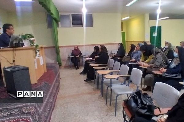 برگزاری جلسه آموزش خودمراقبتی اعتیاد در هنرستان‌مبتکران رودهن