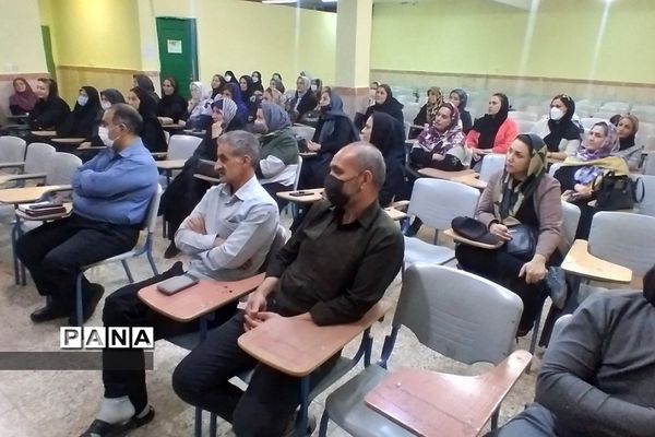 برگزاری جلسه آموزش خودمراقبتی اعتیاد در هنرستان‌مبتکران رودهن