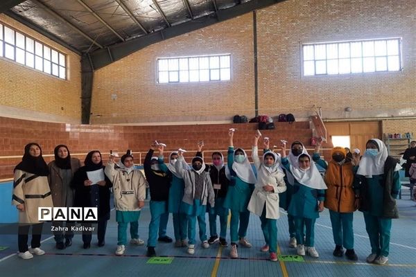 برگزاری مسابقه پرتاب موشک کاغذی ویژه دانش‌آموزان در آباده