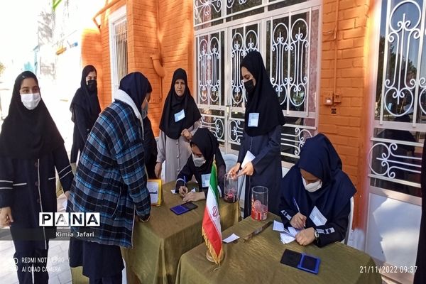 انتخابات شورای دانش‌آموزی در دبیرستان شاهد مطهره کاشمر