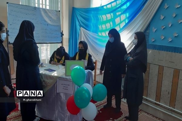 برگزاری انتخابات شورای دانش‌آموزی دبیرستان مکتبی