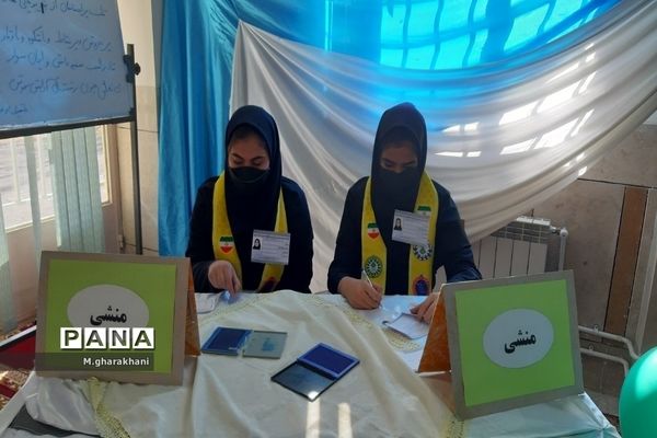 برگزاری انتخابات شورای دانش‌آموزی دبیرستان مکتبی
