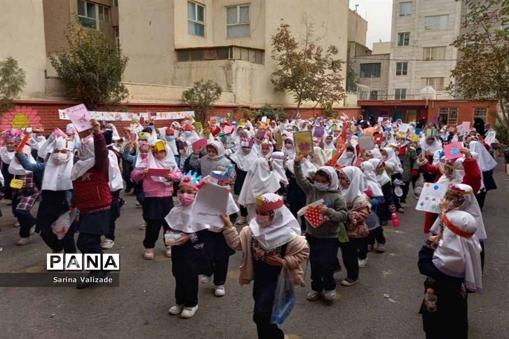 برگزاری جشن کتاب در دبستان فردوس منطقه ۱۴