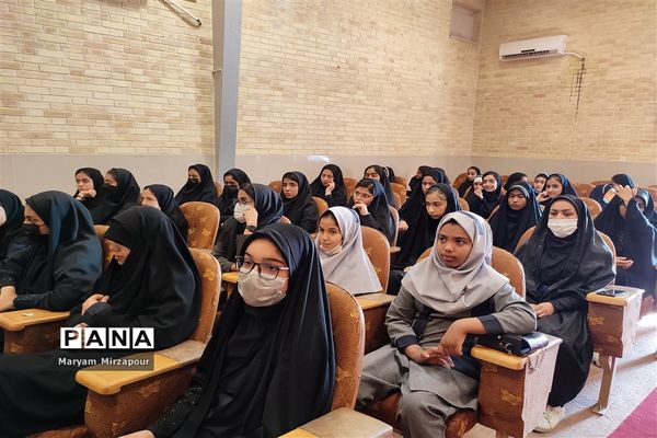 تجلیل از مولفین دانش‌آموز و فرهنگی منطقه فورگ