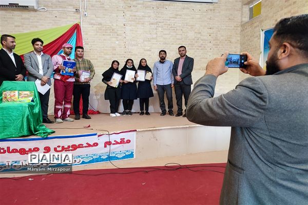 تجلیل از مولفین دانش‌آموز و فرهنگی منطقه فورگ