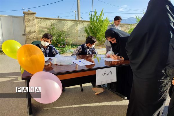 تجلیل از مولفین دانش‌آموز و فرهنگی منطقه فورگ