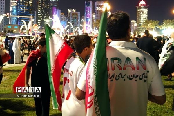 حمایت دانش‌آموزان ایرانی مقیم قطر از تیم ملی فوتبال ایران