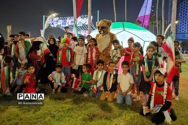 حمایت دانش‌آموزان ایرانی مقیم قطر از تیم ملی فوتبال ایران