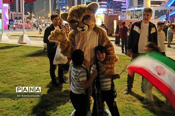 حمایت دانش‌آموزان ایرانی مقیم قطر از تیم ملی فوتبال ایران