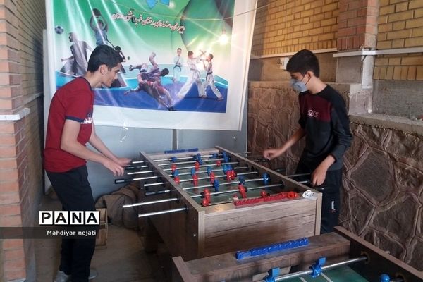 برگزاری مسابقات ورزشی ویژه هفته بسیج در مدرسه شهید بهشتی رودهن