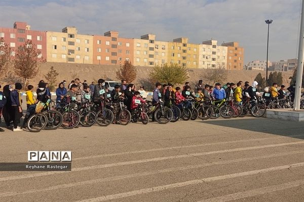 تور دوچرخه سواری در پاکدشت به مناسبت هفته بسیج