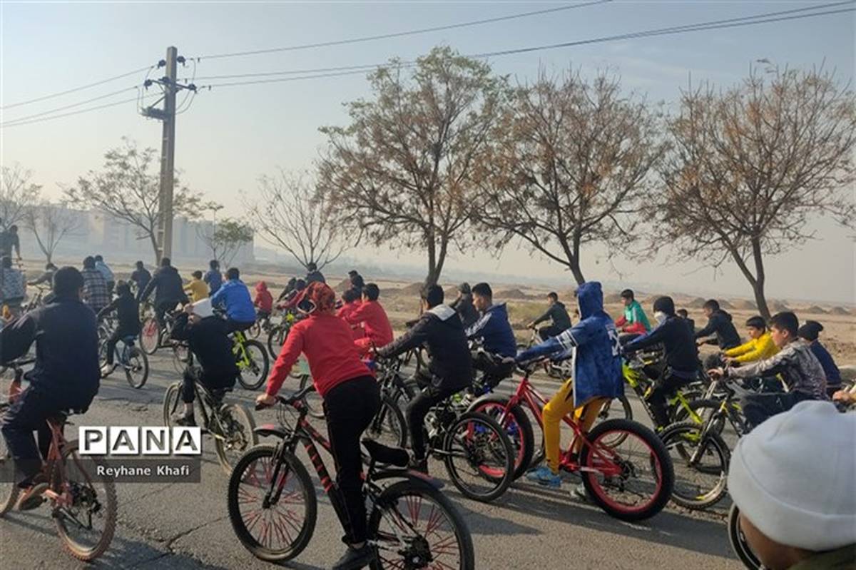 برگزاری تور دوچرخه‌سواری بمناسبت هفته بسیج در پاکدشت /فیلم