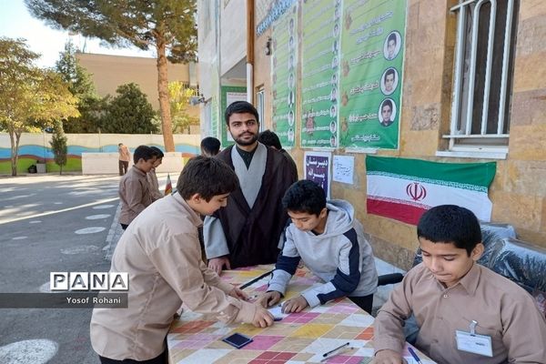 انتخابات شورای دانش آموزی در مدرسه فرهنگ کاشمر