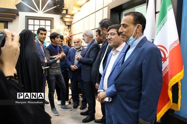 نشست صمیمی وزیر آموزش و پرورش با نمایندگان تشکل‌های دانش‌آموزی استان بوشهر