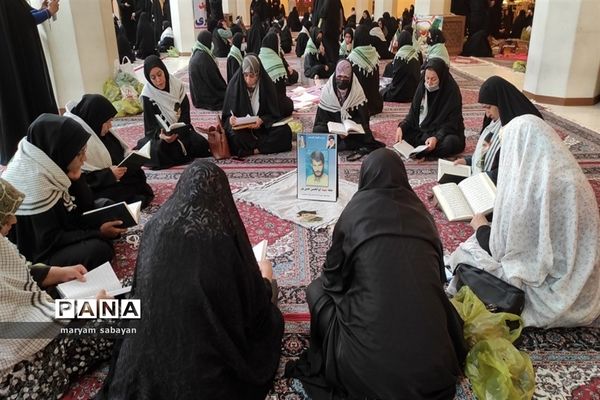 حضور دانش‌آموزان استان فارس در نماز جمعه شهر شیراز