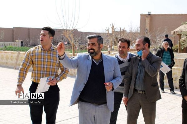 مراسم تقدیر از طلایه‌داران تعلیم و تربیت شهرستان آرادان