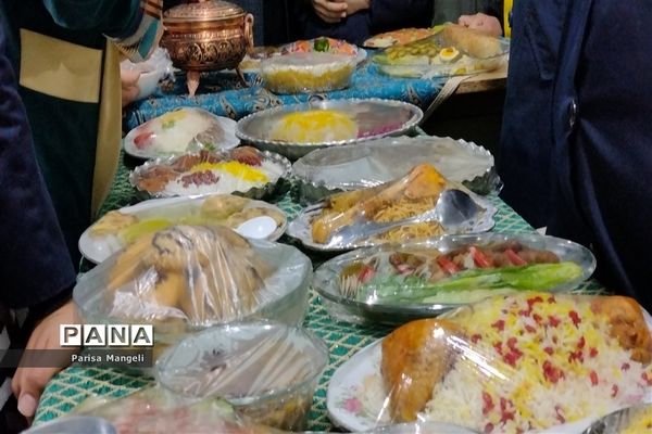 برگزاری جشنواره غذای سالم و محلی در دبیرستان  توحید شهرستان خاتم