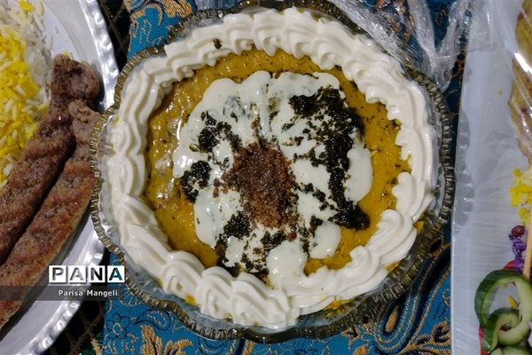 برگزاری جشنواره غذای سالم و محلی در دبیرستان  توحید شهرستان خاتم