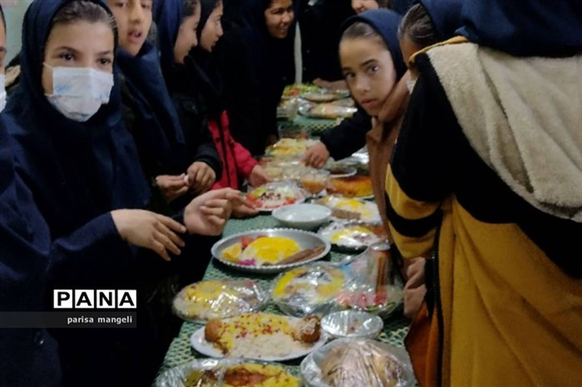 برگزاری جشنواره غذای سالم در آموزشگاه توحید شهرستان خاتم  بخش چاهک /فیلم